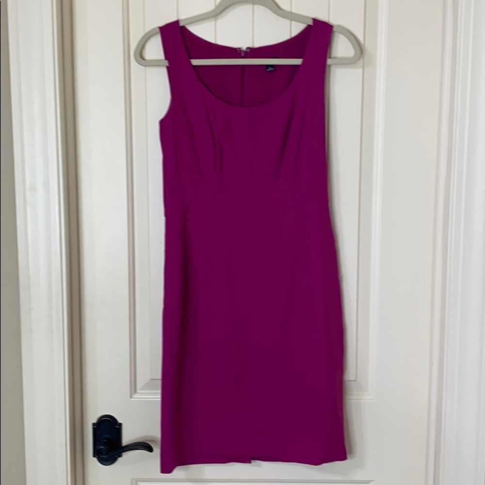 Ann Taylor :Sleeveless, above the knee dress